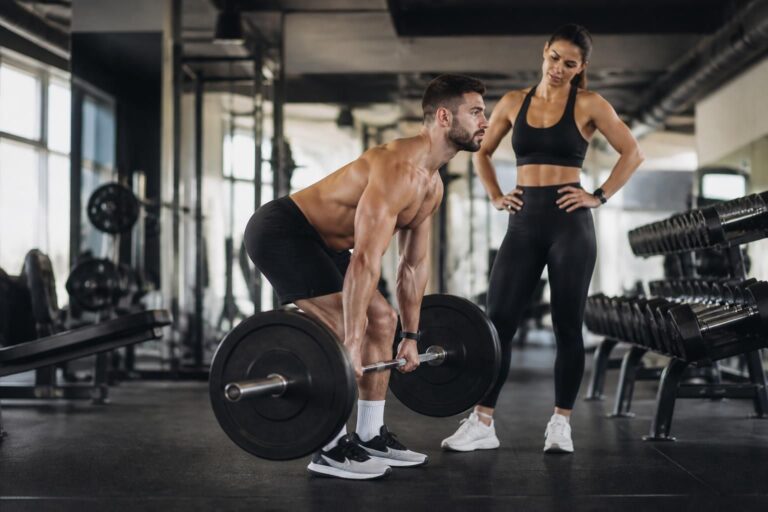 découvrez tout ce qu'il faut savoir sur le soulevé de terre jambes tendues : conseils pratiques, techniques efficaces et astuces pour améliorer votre entraînement en toute sécurité.