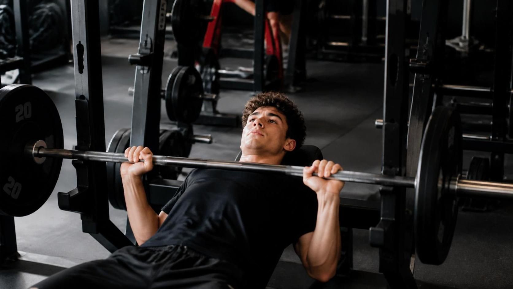 découvrez quelle méthode de musculation choisir entre les séries classiques et les séries de 4 répétitions pour maximiser vos progrès et atteindre vos objectifs plus rapidement.